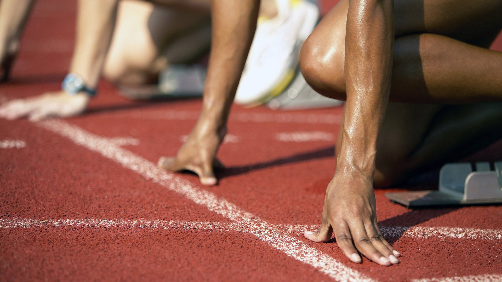 泰国马术协会与科技公司合作，开发虚拟现实训练平台，提升骑手技能。